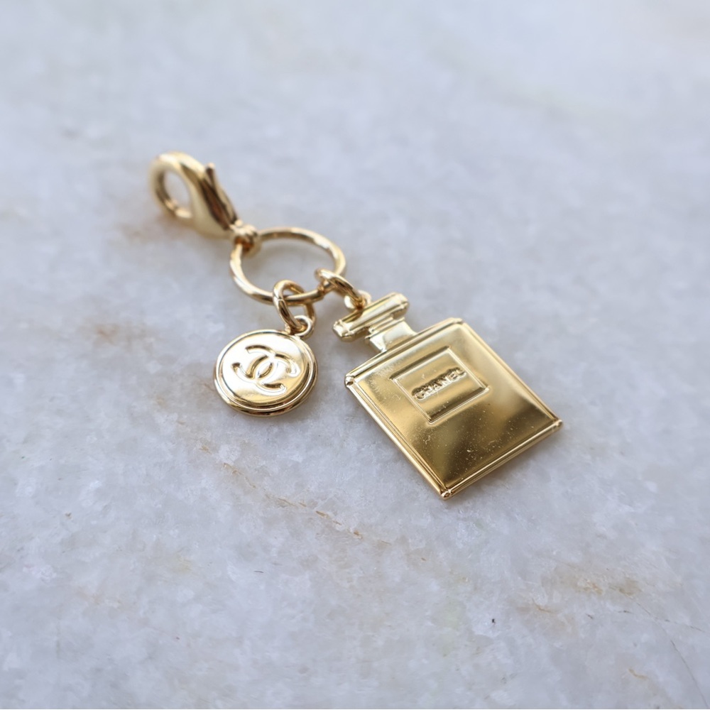 - Chanel No. 5 Perfume Bag Charm Necklace Wallet Accessory